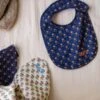 CaramelKids Caramel BABY BIB AND MUSLIN SET H23 - NAVY POSY PRINT
