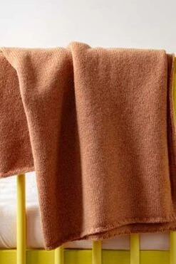 CaramelKids Caramel BABY KNITTED BLANKET 85 X 68 CM - TOFFEE